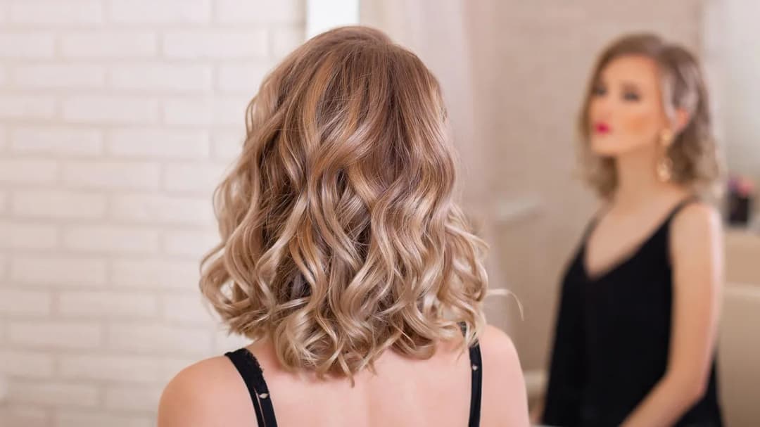 Fryzura na co dzień średnie włosy – proste i stylowe pomysły na każdy dzień