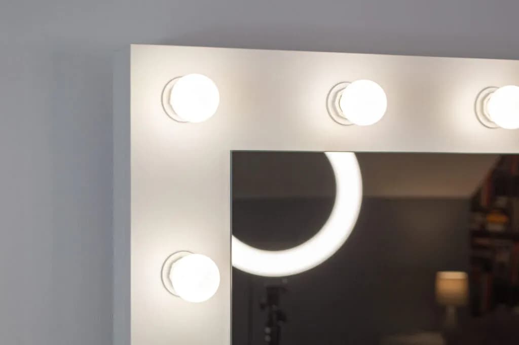 Najlepsza barwa światła do makijażu – uniknij błędów w kolorach