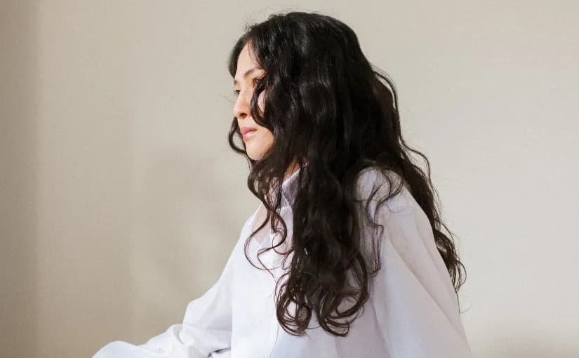 Jak pofalować włosy bez lokówki i uniknąć uszkodzeń włosów