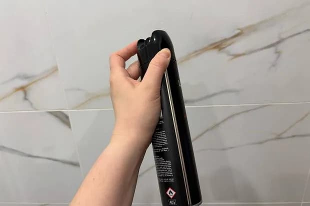 Gdzie wyrzucić opakowanie po lakierze do włosów, aby nie szkodzić środowisku?